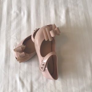 Mini Melissa light pink size 6.